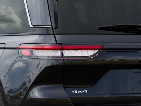 New 2026 Jeep Grand Cherokee Limited w/ Luxury Tech Group II AWD/4WD image 9