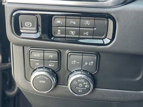 New 2026 GMC Yukon XL Elevation image 19