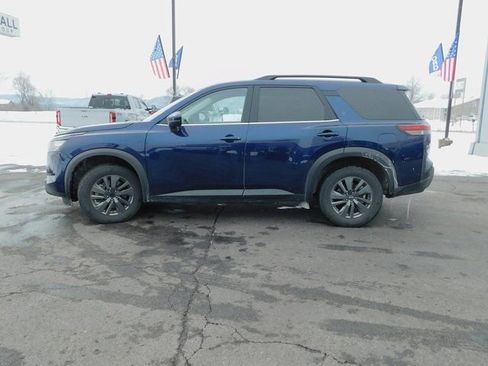 Used 2024 Nissan Pathfinder SV image 6