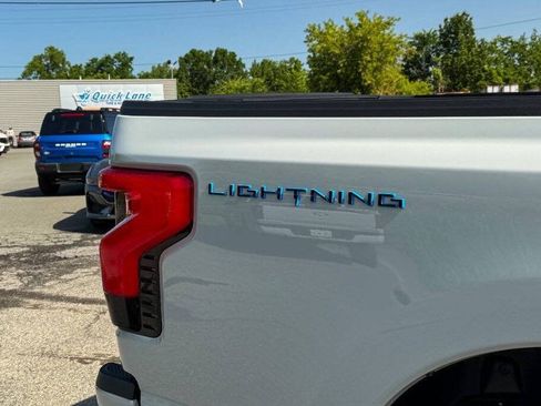 Used 2023 Ford F150 Lightning XLT AWD/4WD image 19
