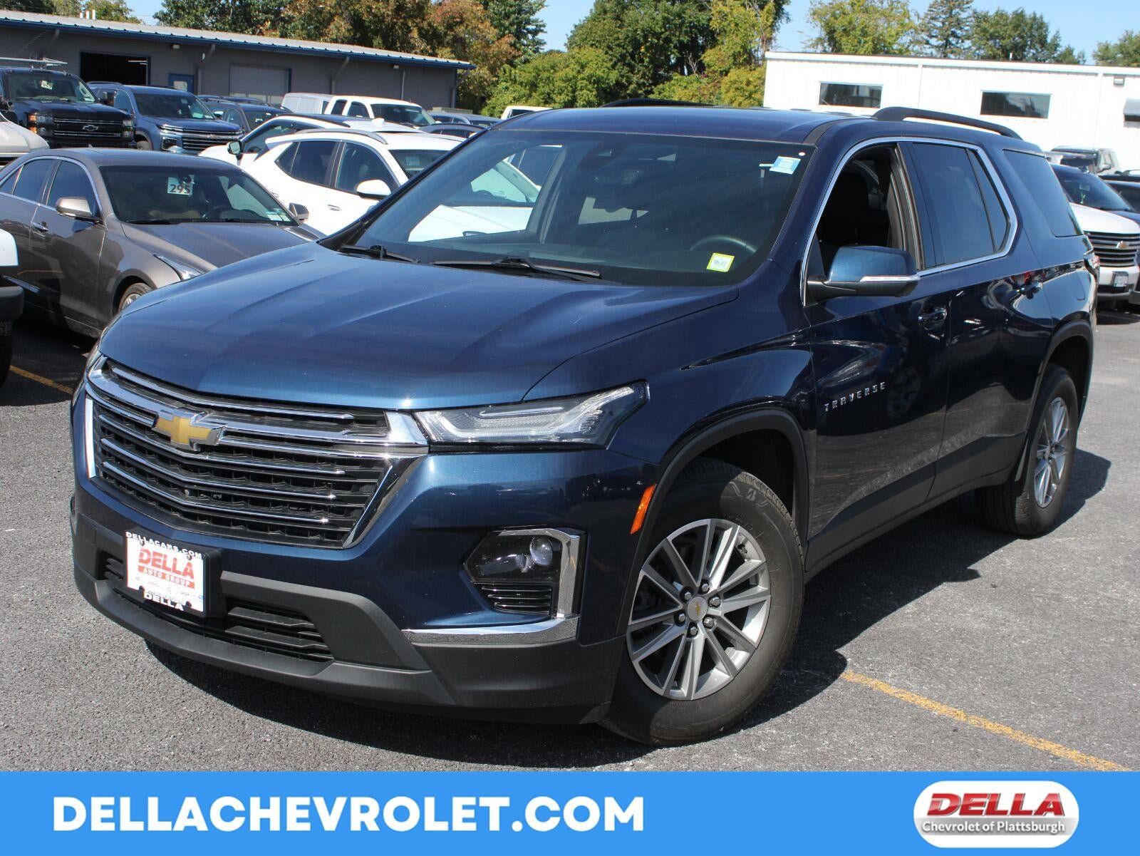 Used 2023 Chevrolet Traverse LT w/ Rear Camera Mirror Package AWD/4WD image 1