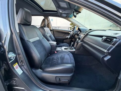 Used 2012 Toyota Camry SE w/ Leather Pkg FWD image 12