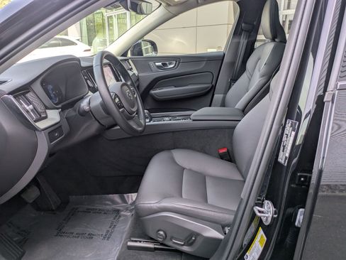Used 2025 Volvo XC60 B5 Plus AWD/4WD image 15