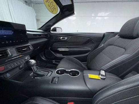 Used 2024 Ford Mustang Convertible RWD image 7