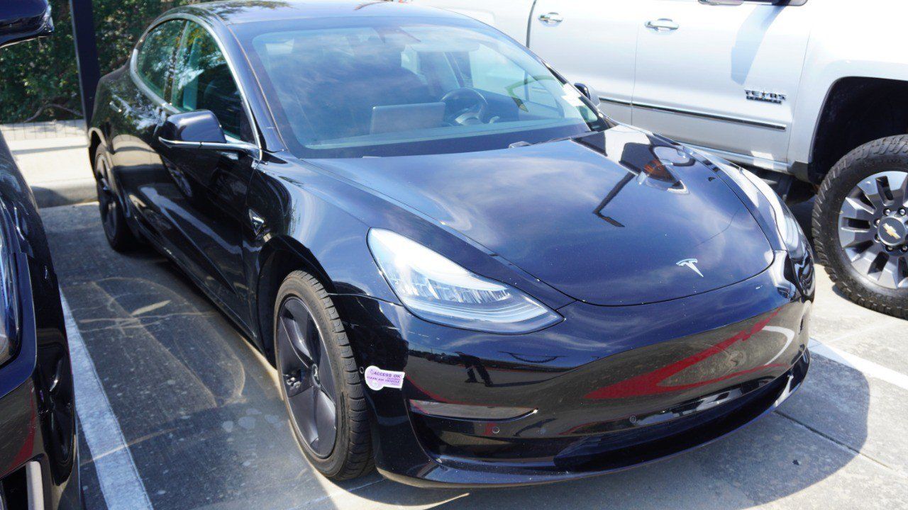 Used 2018 Tesla Model 3 Mid Range RWD image 3