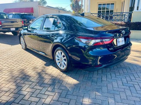 Used 2021 Toyota Camry LE image 3