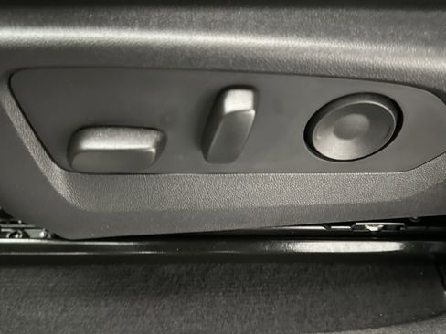 Used 2025 Chevrolet Colorado Z71 w/ Technology Package image 21