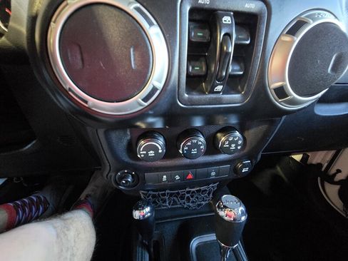 Used 2017 Jeep Wrangler Unlimited Sahara w/ Connectivity Group image 16