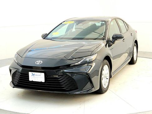 Used 2025 Toyota Camry LE image 2