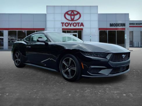 Used 2025 Ford Mustang Coupe RWD image 8