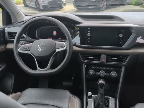 Used 2022 Volkswagen Taos SEL w/ Panoramic Sunroof Package image 9