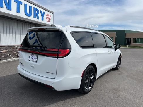 Used 2026 Chrysler Pacifica Limited w/ S Appearance Package FWD image 10
