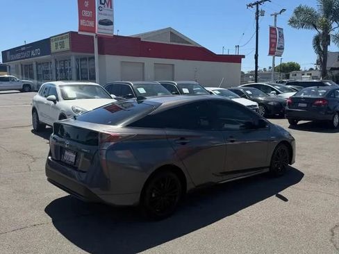 Used 2016 Toyota Prius Three image 4