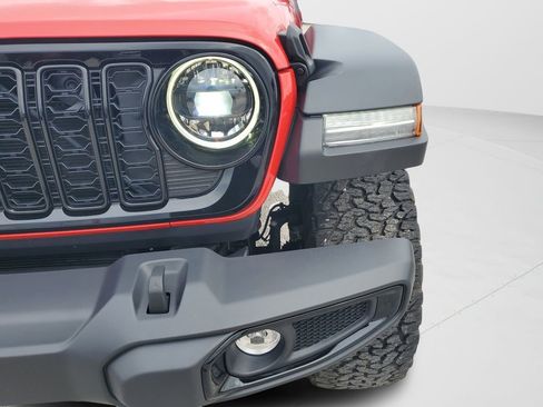 Used 2025 Jeep Wrangler Sport image 9