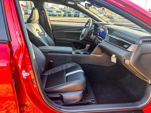 New 2026 Toyota Camry Hybrid FWD image 19