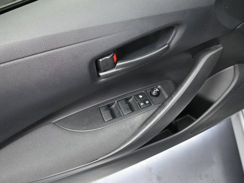 Used 2022 Toyota Corolla LE FWD image 6