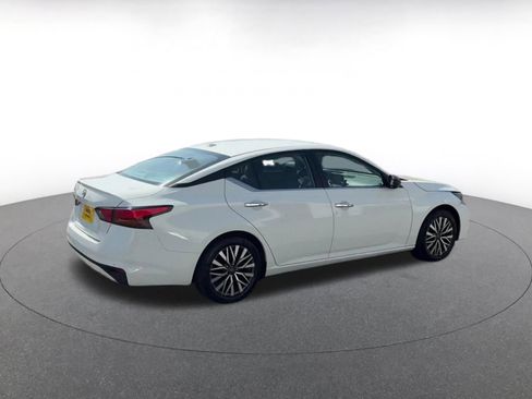 Used 2025 Nissan Altima 2.5 SV image 15