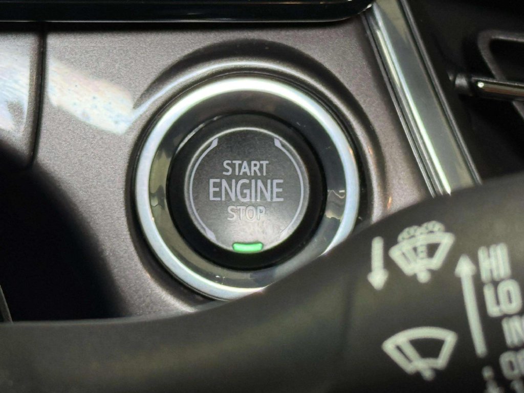 Used 2025 Chevrolet Trax ACTIV w/ Sunroof Package FWD image 12