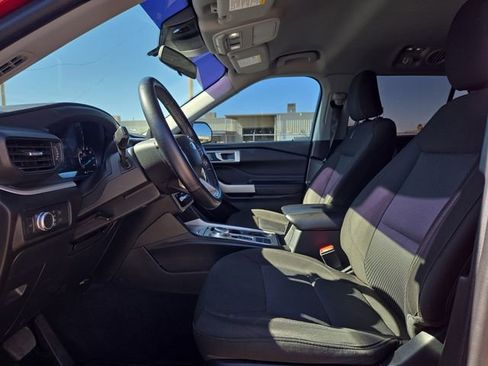 Used 2022 Ford Explorer XLT image 23