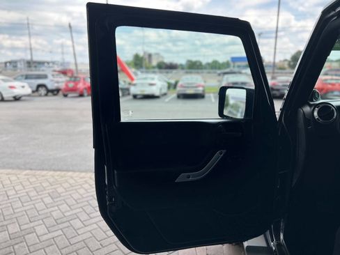 Used 2013 Jeep Wrangler Unlimited Sahara w/ Max Tow Pkg AWD/4WD image 33