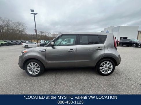 Used 2017 Kia Soul + FWD image 10