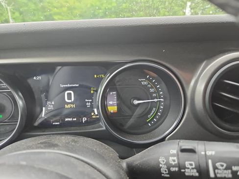 Used 2023 Jeep Wrangler Unlimited w/ Sun & Screen Package AWD/4WD image 15