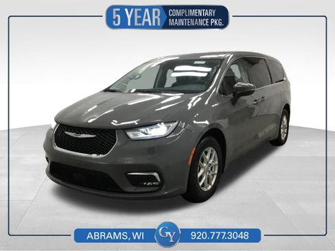 Used 2023 Chrysler Pacifica Touring-L image 1