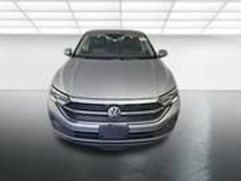 Used 2024 Volkswagen Jetta SE FWD image 2