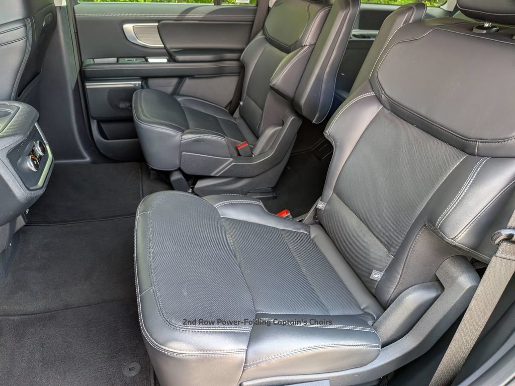 Used 2025 Ford Expedition Platinum AWD/4WD image 26