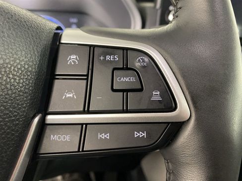 Used 2024 Toyota Grand Highlander XLE image 11