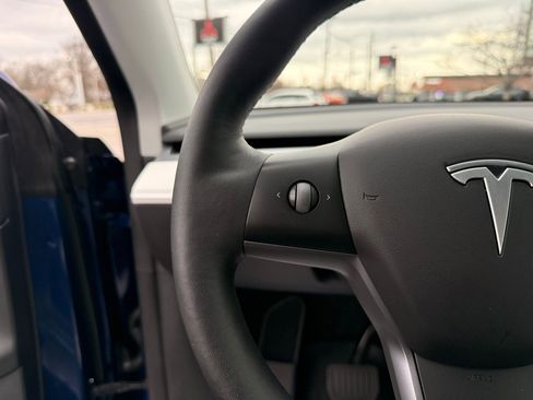 Used 2021 Tesla Model Y Long Range image 39