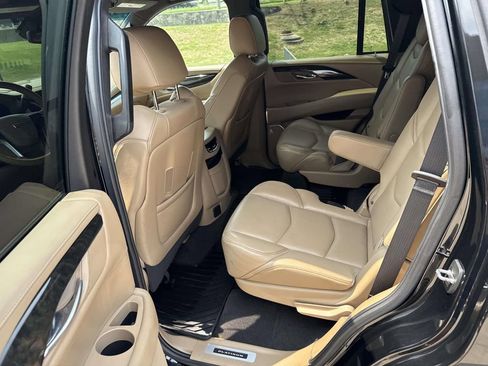 Used 2020 Cadillac Escalade Platinum AWD/4WD image 10
