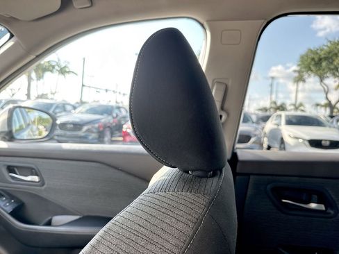 Used 2023 Nissan Rogue SV image 17