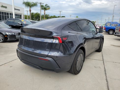 Used 2026 Tesla Model Y 2WD image 3