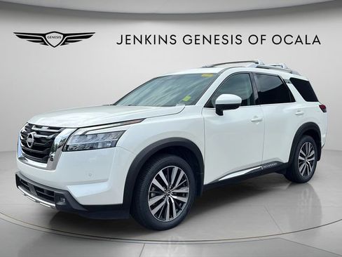 Used 2022 Nissan Pathfinder Platinum w/ Cargo Package FWD image 3
