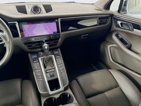 Used 2020 Porsche Macan image 25