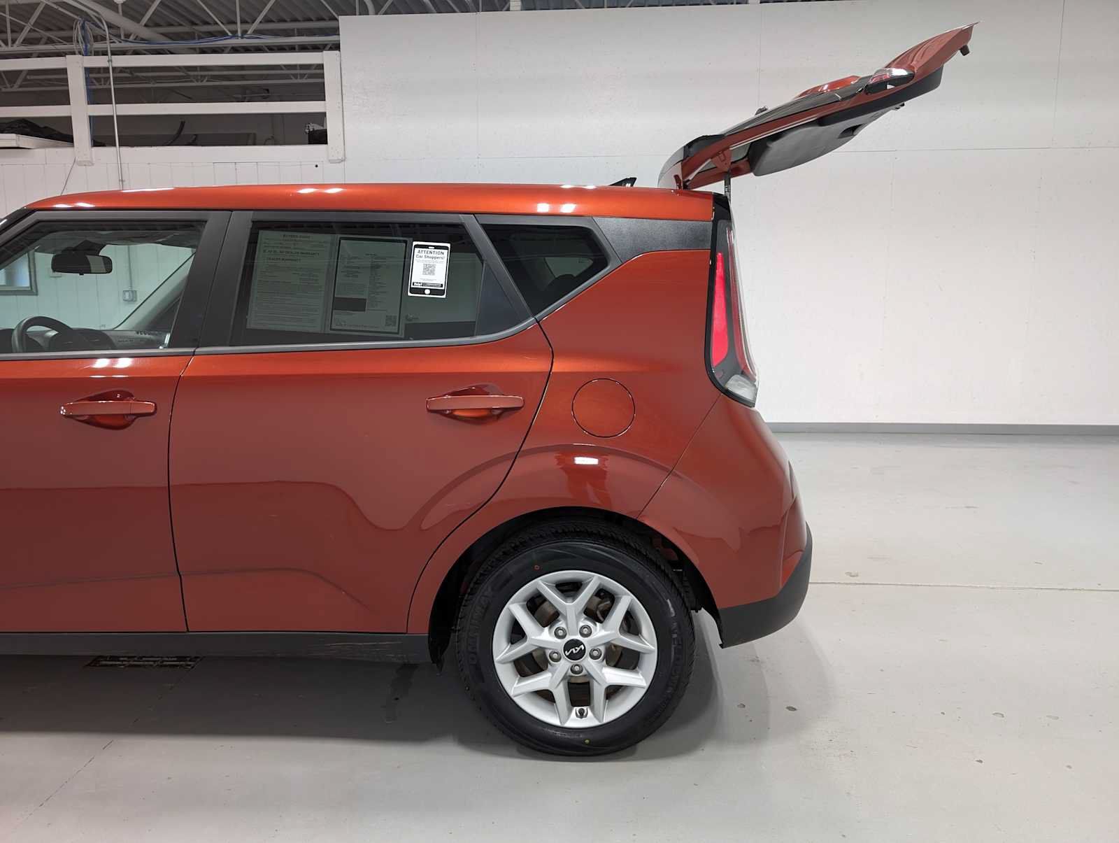 Certified 2023 Kia Soul LX w/ LX Technology Package FWD image 11