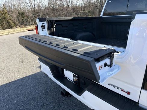 Used 2024 GMC Sierra 1500 AT4 w/ Technology Package image 15