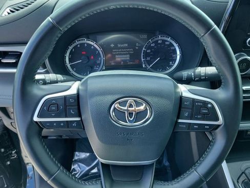 Used 2024 Toyota Highlander LE image 17