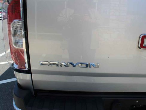 Used 2016 GMC Canyon SLT image 8