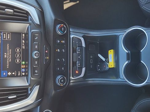 Used 2024 GMC Terrain SLE image 16