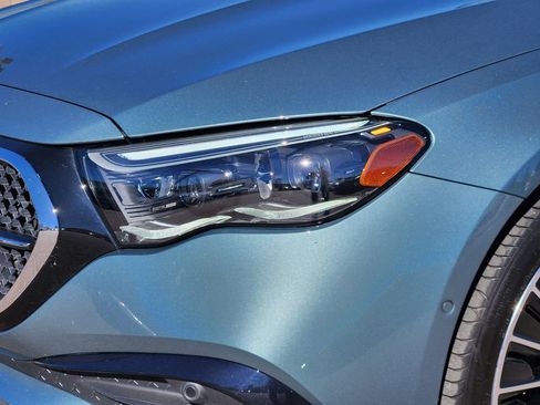 Used 2025 Mercedes-Benz E 350 4MATIC Sedan image 8