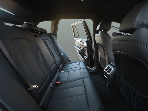 Used 2019 BMW X3 sDrive30i w/ Driving Assistance Package RWD image 16