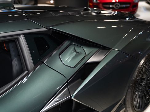 Used 2024 Lamborghini Revuelto AWD/4WD image 16