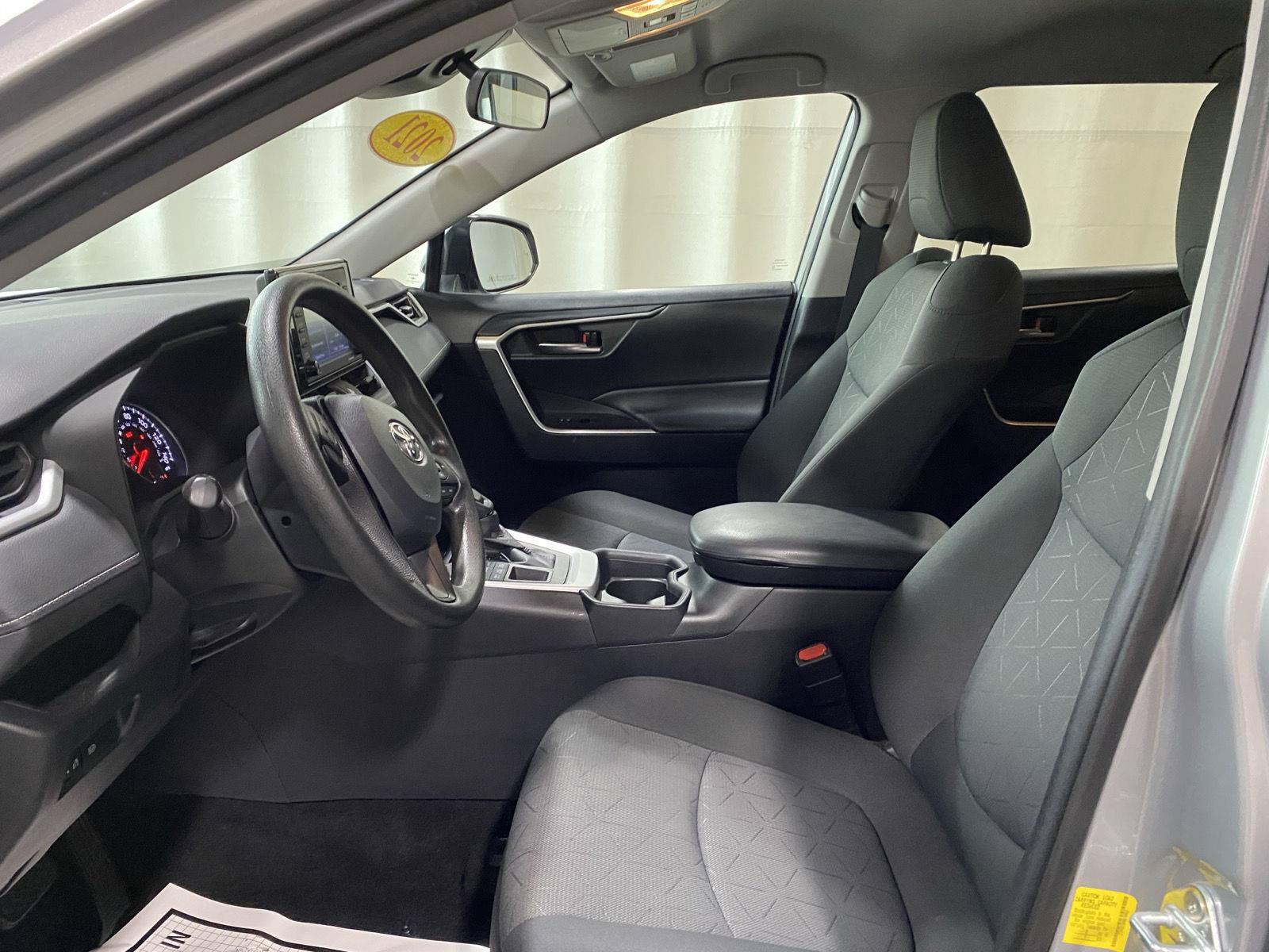 Used 2021 Toyota RAV4 XLE AWD/4WD image 17