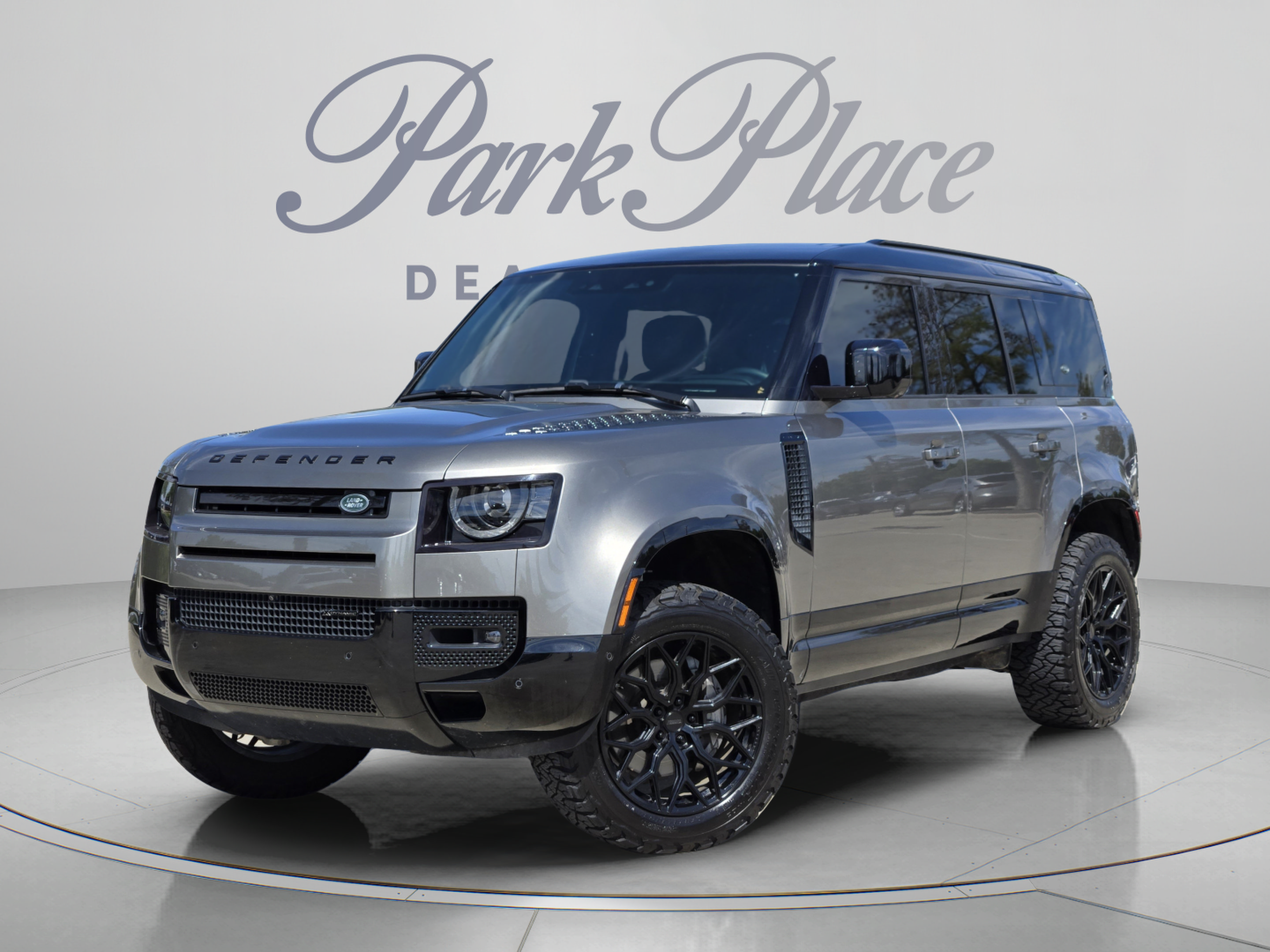 Used 2023 Land Rover Defender 110 X-Dynamic SE AWD/4WD image 1