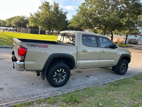 Used 2017 Toyota Tacoma TRD Sport AWD/4WD image 6