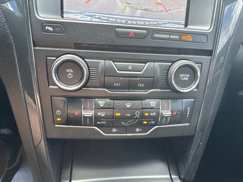 Used 2018 Ford Explorer XLT w/ Equipment Group 201A AWD/4WD image 20