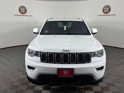 Used 2017 Jeep Grand Cherokee Laredo AWD/4WD image 16