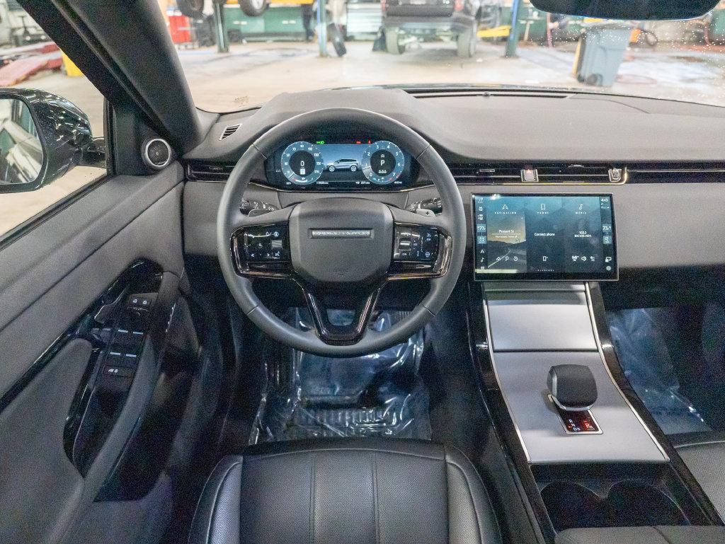 Used 2025 Land Rover Range Rover Evoque S AWD/4WD image 13